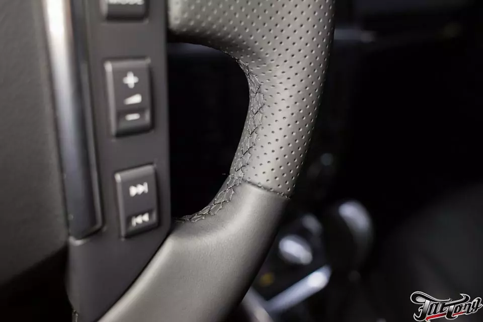 Land Rover Freelander. Установка фирменного подогрева руля и пошив обода руля. Шумоизоляция дверей.